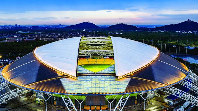 担场馆设施, 董海军, 吨重的钢铁