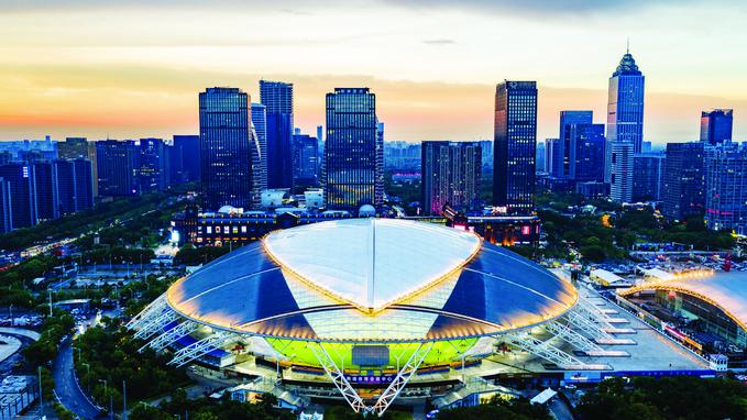 风雨, 场迎来首场, 足球赛