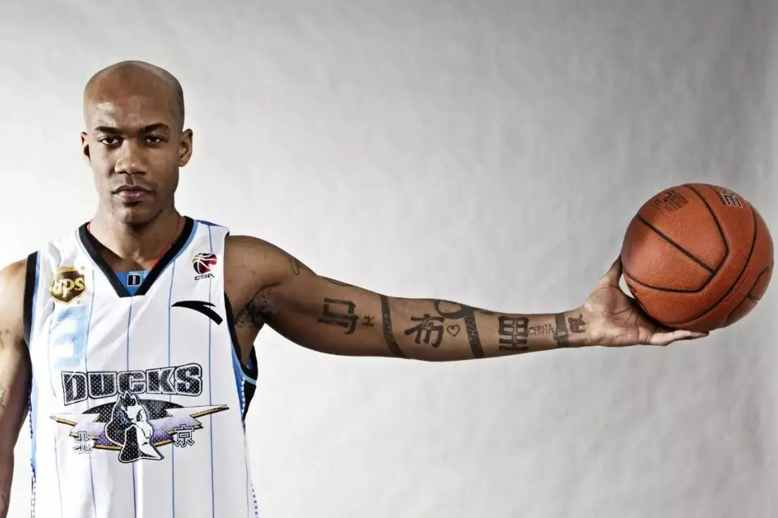 毕业于英国 毕业于英国