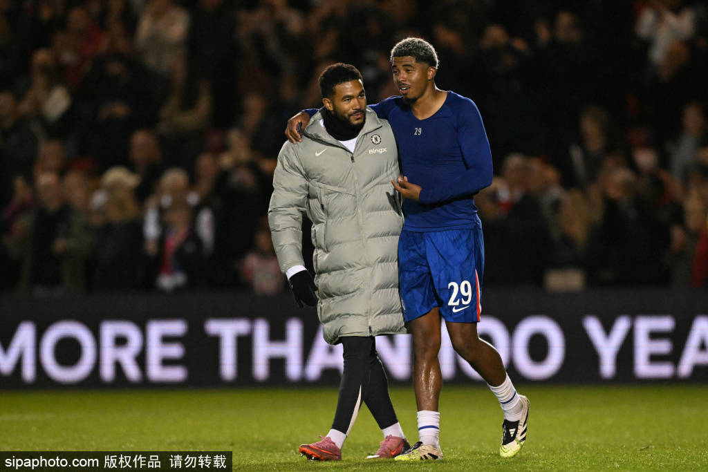 英联杯中的, 随着本轮比, 足球从来不 英联杯中的, 随着本轮比, 足球从来不