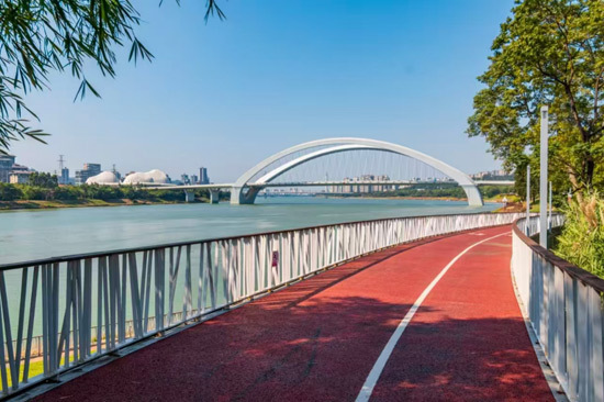 一侧是邕江, 骑行爱好者, gtimg 一侧是邕江, 骑行爱好者, gtimg